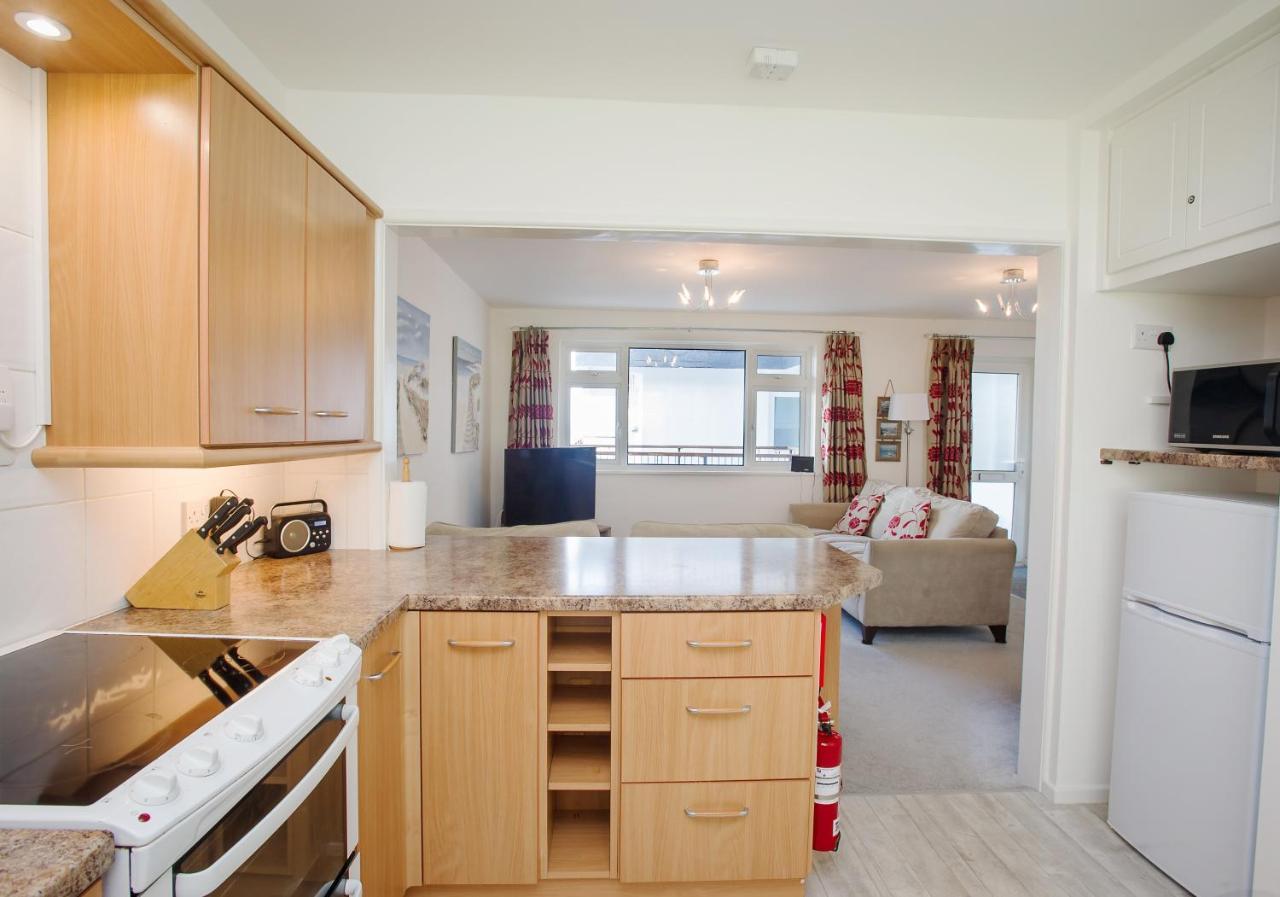 Harbour Apartment At 6 Dolphin Court With Parking Brixham Esterno foto